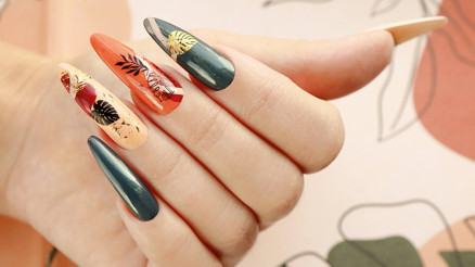 Uzmanlar uyardı: Jel tırnakta deri kanseri tehlikesi Uzmanlar uyardı: Jel tırnakta deri kanseri tehlikesi