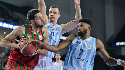 Türk Telekom, Karşıyakayı 111 sayı ile mağlup etti