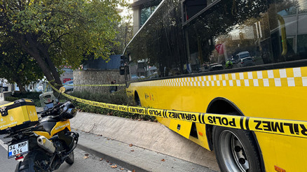 Beşiktaşta İETT otobüsü kaldırıma çıktı