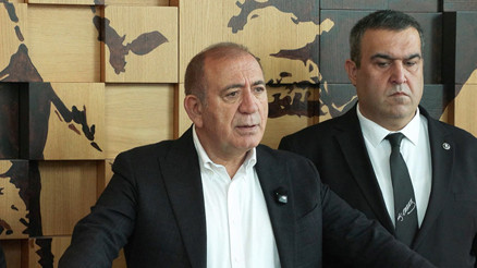 Gürsel Tekin: Bu şahıs ile ilgili suç duyurusunda bulunuyoruz Gürsel Tekin: Bu şahıs ile ilgili suç duyurusunda bulunuyoruz