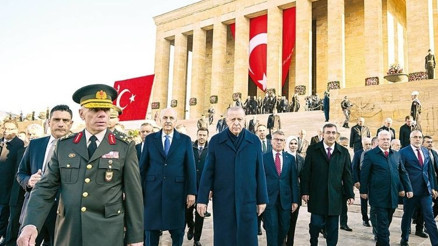 Devletin zirvesi Ata’nın huzurunda