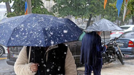 Meteoroloji duyurdu: Kar yağışı başlıyor Bu illerde yaşayanlar dikkat | Sıcaklıklar sert düşüyor Sağanak yağış yurt genelinde etkili olacak