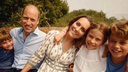 Ayrıcalıklı çocuklar hayatın karanlık yüzüyle erkenden tanıştı... Acı gerçeği çocuklardan saklamamışlar: Anneniz kanser oldu Ayrıcalıklı çocuklar hayatın karanlık yüzüyle erkenden tanıştı... Acı gerçeği çocuklardan saklamamışlar: Anneniz kanser oldu