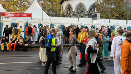 Almanya Karnavalı Kölnde görkemli başladı