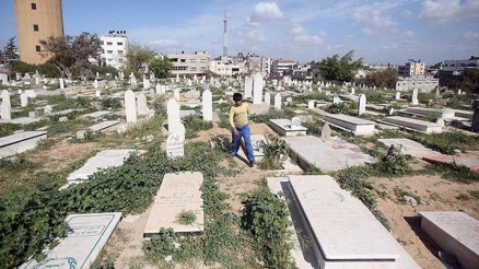 İsrailliler, bu kez Kudüs’teki Müslüman mezarlarına saldırdı