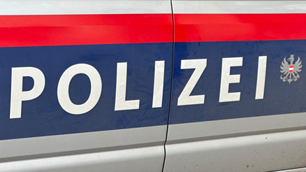 Ebeveynleri işkence ederek öldürdü