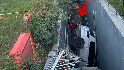 Bahçelievlerde otomobil araçlara çarptı: 5 metre yükseklikten boşluğa düştü