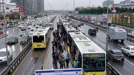 İBBden metrobüsler için güzergah kararı: 15 Temmuz Şehitler Köprüsü kapatıldığında FSM kullanılacak İBBden metrobüsler için güzergah kararı: 15 Temmuz Şehitler Köprüsü kapatıldığında FSM kullanılacak