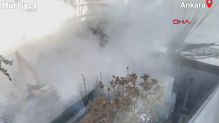 Kontrollü yıkım çalışması sırasında bina çöktü; Ekiplerin çalışması sürüyor