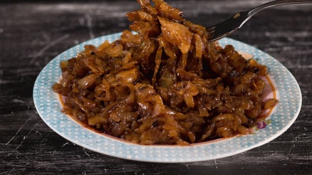 Karamelize soğan nasıl yapılır Karamelize soğan tarifi ve püf noktaları Karamelize soğan nasıl yapılır Karamelize soğan tarifi ve püf noktaları