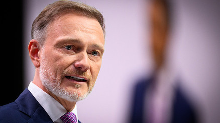 Almanyada eski bakana otomotiv sektöründe yeni iş Almanyada eski bakana otomotiv sektöründe yeni iş