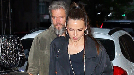 En uyumlu, en aşık gelin çileden çıktı... Onu kocasıyla el ele görünce beyninden vurulmuşa döndü