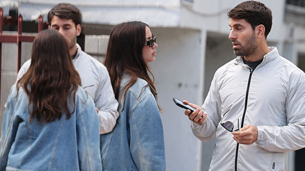 Bir aşkı bıraktı hemen bir yenisine koştu… Geride bıraktığı yalnız kalp kırılıp paramparça oldu… ‘Beni hiç mi sevmemiştin’ Bir aşkı bıraktı hemen bir yenisine koştu… Geride bıraktığı yalnız kalp kırılıp paramparça oldu… ‘Beni hiç mi sevmemiştin’