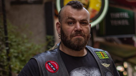 Bahadır Ünlü kimdir, kaç yaşında, nereli, ne iş yapıyor Bahadır Ünlü gözaltına mı alındı, neden gözaltına alındı Çalışanını beyzbol sopasıyla darbettiği görüntüler ortaya çıkmıştı