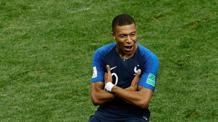 Mbappe; Ronaldo ve Messiyi solladı
