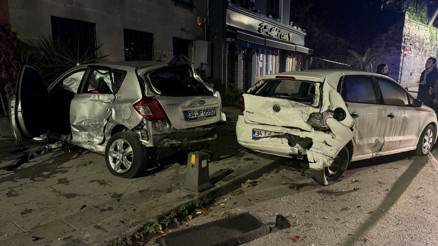 Üsküdar’da otomobil duvara çarptı: 2 yaralı