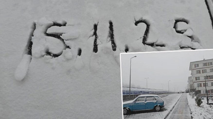 Lapa lapa kar yağıyor: Evler beyaz örtüyle kaplandı Lapa lapa kar yağıyor: Evler beyaz örtüyle kaplandı