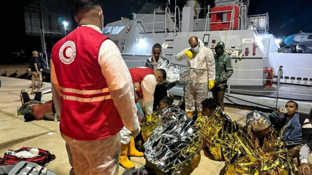Libya açıklarında 95 göçmeni taşıyan iki tekne alabora oldu: 4 ölü