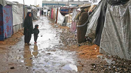 Gazze’de ateşkes çileyi bitirmedi: Çadırlar su altında kaldı Gazze’de ateşkes çileyi bitirmedi: Çadırlar su altında kaldı