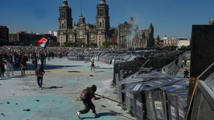 Meksikada Z Kuşağı protestoları: 100ü polis 120 kişi yaralandı Çok sayıda kişi gözaltına alındı