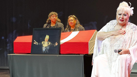 Muazzez Abacı’ya veda...Torunu gözyaşlarını tutamadı Muazzez Abacı’ya veda...Torunu gözyaşlarını tutamadı