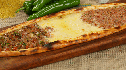 Tek hamurla 3 farklı pide tarifi: Kavurmalı, kaşarlı, kıymalı pide Tek hamurla 3 farklı pide tarifi: Kavurmalı, kaşarlı, kıymalı pide