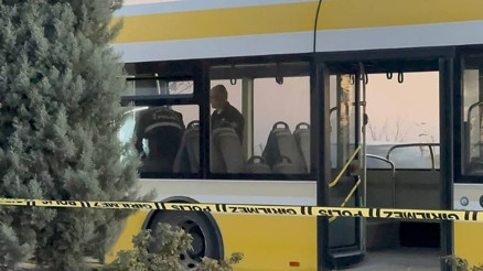 Belediye otobüsünde dehşet… Eşinin gözü önünde bıçaklandı