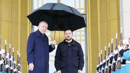 Zelenski ‘barış’ sloganıyla Ankara’da Zelenski ‘barış’ sloganıyla Ankara’da