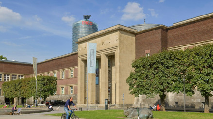 Sıra dışı bir müze deneyimi: Huysuz rehber… Ziyaretçilere bağırıyor ve rekor ilgi görüyor Sıra dışı bir müze deneyimi: Huysuz rehber… Ziyaretçilere bağırıyor ve rekor ilgi görüyor