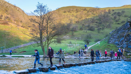 Yüzyıllardır sanatçıları etkileyen vadi: Dovedale’in sonbahar büyüsü