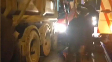 Silivri TEM Otoyolunda zincirleme kaza; yaralı şoförü itfaiye kurtardı