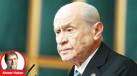 Bahçeli’yi övüyorum gürül gürül