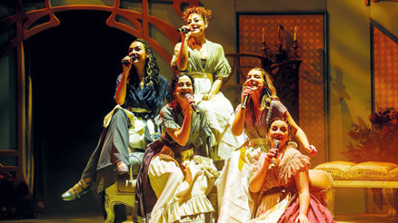 Yarın akşam sahnede