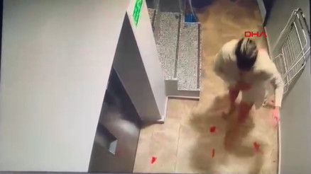 Yer Kağıthane... Aldattığını öne sürdüğü eşi ve sevgilisini otelde bıçakladı Yer Kağıthane... Aldattığını öne sürdüğü eşi ve sevgilisini otelde bıçakladı