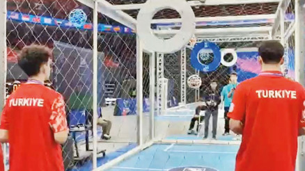 ‘Dron futbolu’yla havada maç