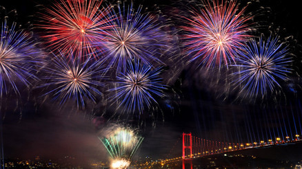 31 Aralık tatil mi, yarım gün mü 31 Aralık yılbaşı gecesi hangi güne denk geliyor