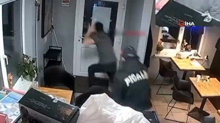 Türk dönerciyi bıçaklayarak öldürdü