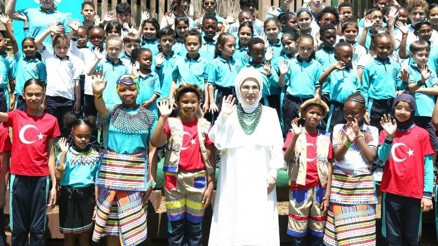 Emine Erdoğan’dan okul ziyareti