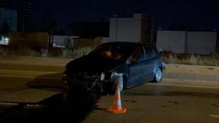Metrelerce sürüklenen araçta kazayı sıyrık bile almadan atlattılar