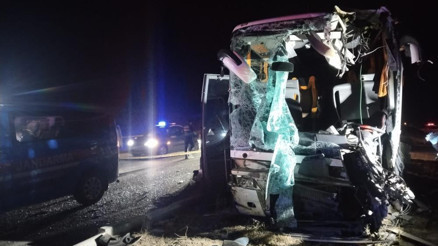 Denizlide minibüs yolcu otobüsüyle çarpıştı: 1 ölü, 13 yaralı