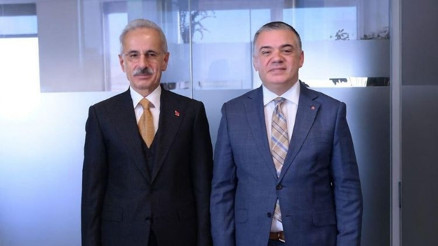 Ulaştırma ve Altyapı Bakanı Uraloğlu, Londrada temaslarda bulundu