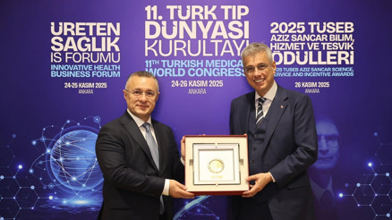 Sağlık Bakanı Memişoğlu, 11. Türk Tıp Dünyası Kurultayında mevkidaşları ile görüştü
