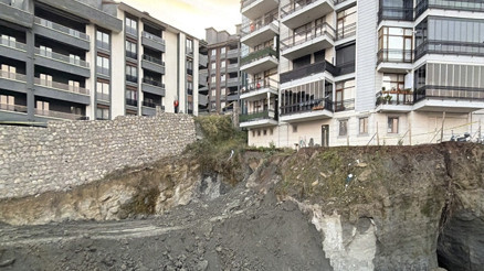 İnşaat alanında toprak kayması: 70 kişi evlerinden tahliye edildi
