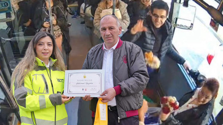 Sürpriz davranışıyla kalpleri kazanmıştı İETT şoförü ödüllendirildi