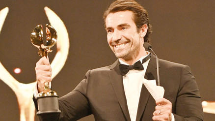 İbrahim Çelikkol Dubai’de ödül aldı