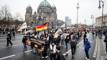 AfD’ye protestolu engel