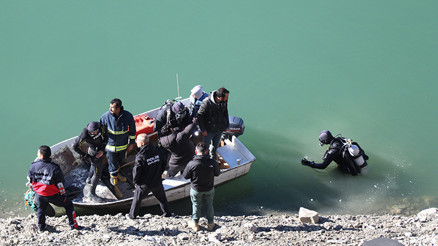 Otomobil baraja uçtu: 3 kişi hayatını kaybetti