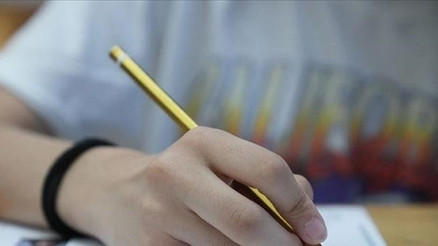 Kalem tutmasını bile bilmiyorlar