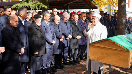 İçişleri Bakan Yardımcısı Mehmet Aktaşın acı günü: Annesini son yolculuğuna uğurladı