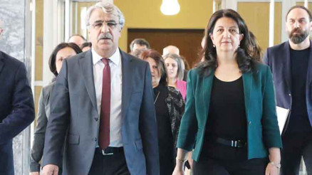 DEM Parti’den Özel’e Stockholm sendromu yanıtı